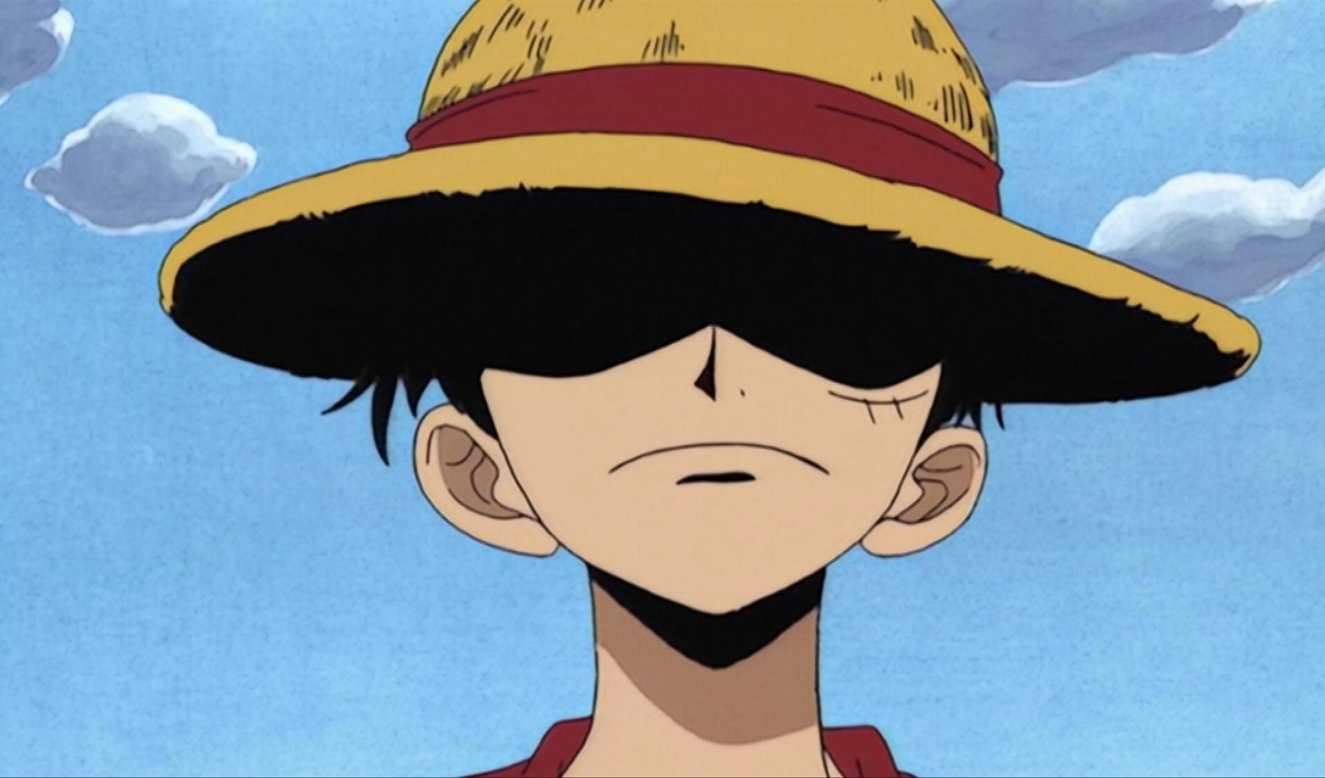 Hình ảnh Luffy với vành mũ rơm che mắt