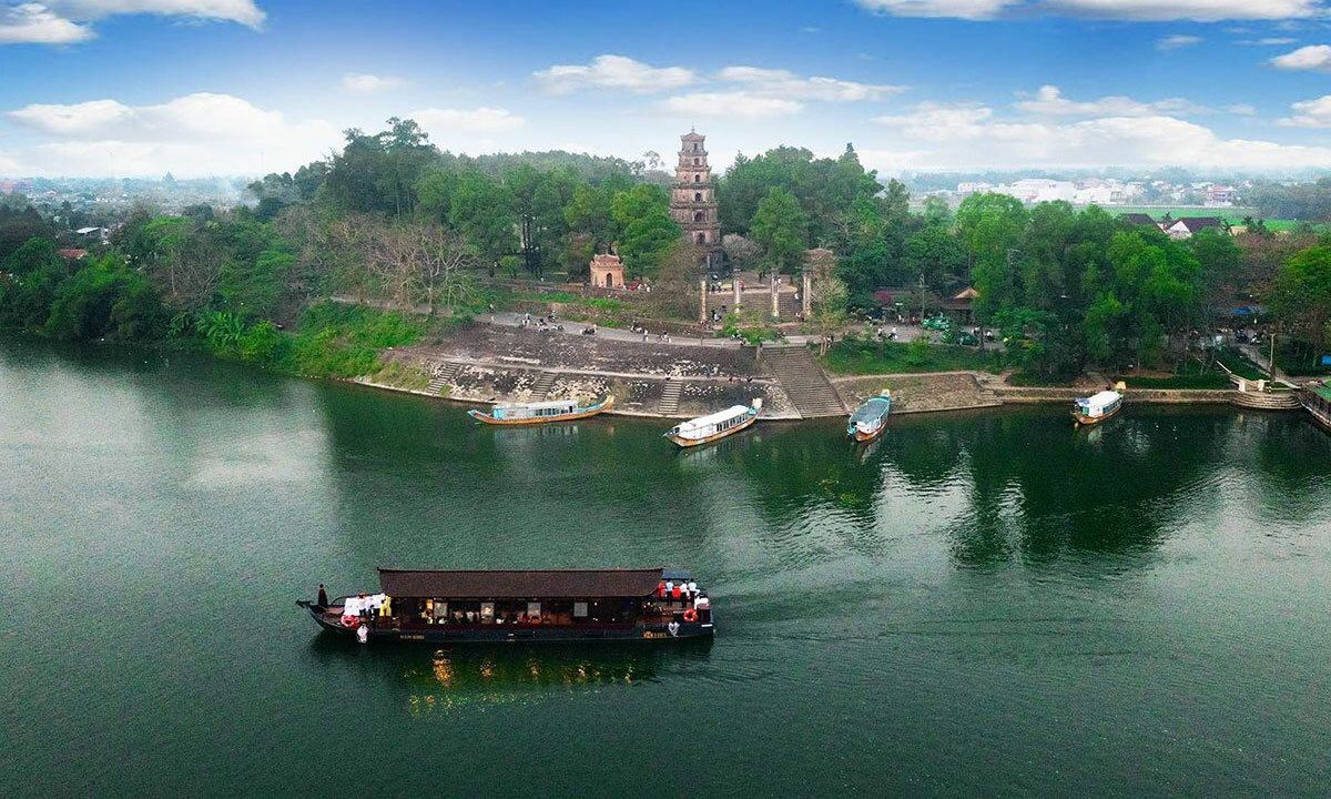 Bộ ảnh sông Hương thơ mộng nhìn từ trên cao khi đi du lịch Huế