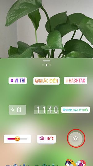 Chọn máy ảnh trên nhãn dán của Instagram