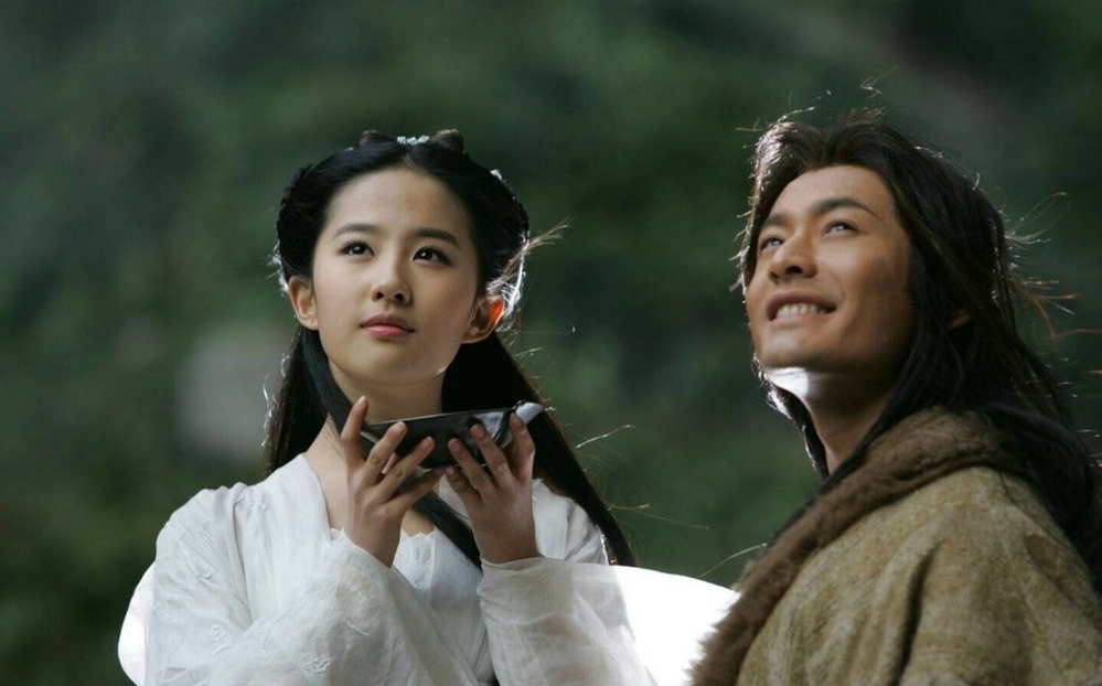 Huỳnh Hiểu Minh vào vai Dương Quá trong Thần Điêu Đại Hiệp cùng với Lưu Diệc Phi trong vai Tiểu Long Nữ