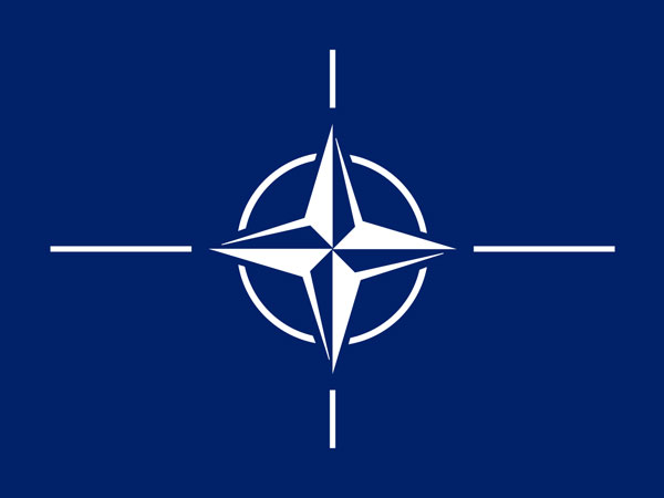 NATO flag – lá cờ của tổ chức NATO.